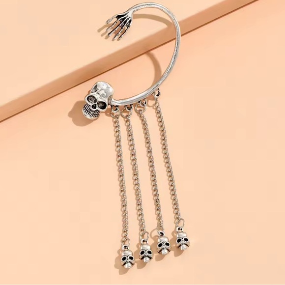 Halloween gothic Silver Skull Chain Ear Cuff - Picture 3 of 8